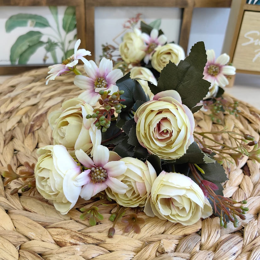 Искусственные цветы в Омске | Цветы искусственные «Камелии с мелкоцветом», сиренево-молочные, букет