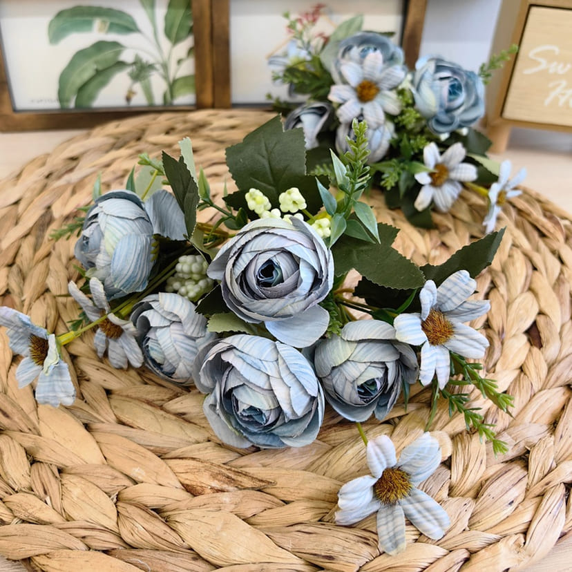 Искусственные цветы в Омске | Цветы искусственные «Камелии с мелкоцветом», голубые, букет